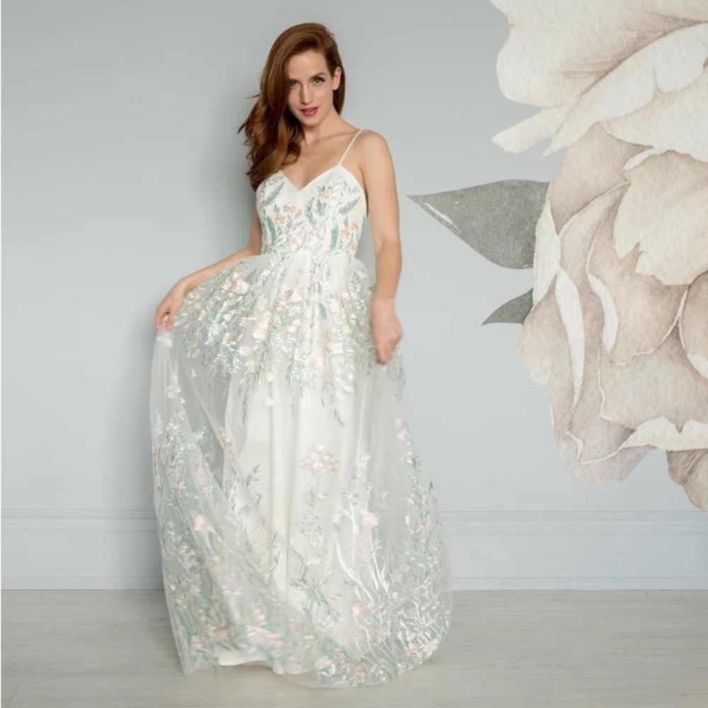 Jordan de Ruiter Buttercup Floral Gown Wedding Dress Size 4 Worn Once